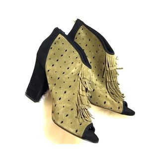 SOLD!        JESSICA SIMPSON Maldwin